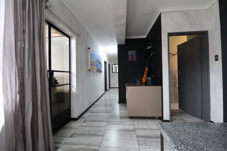 5 Bedroom Property for Sale in Kabega Park Eastern Cape